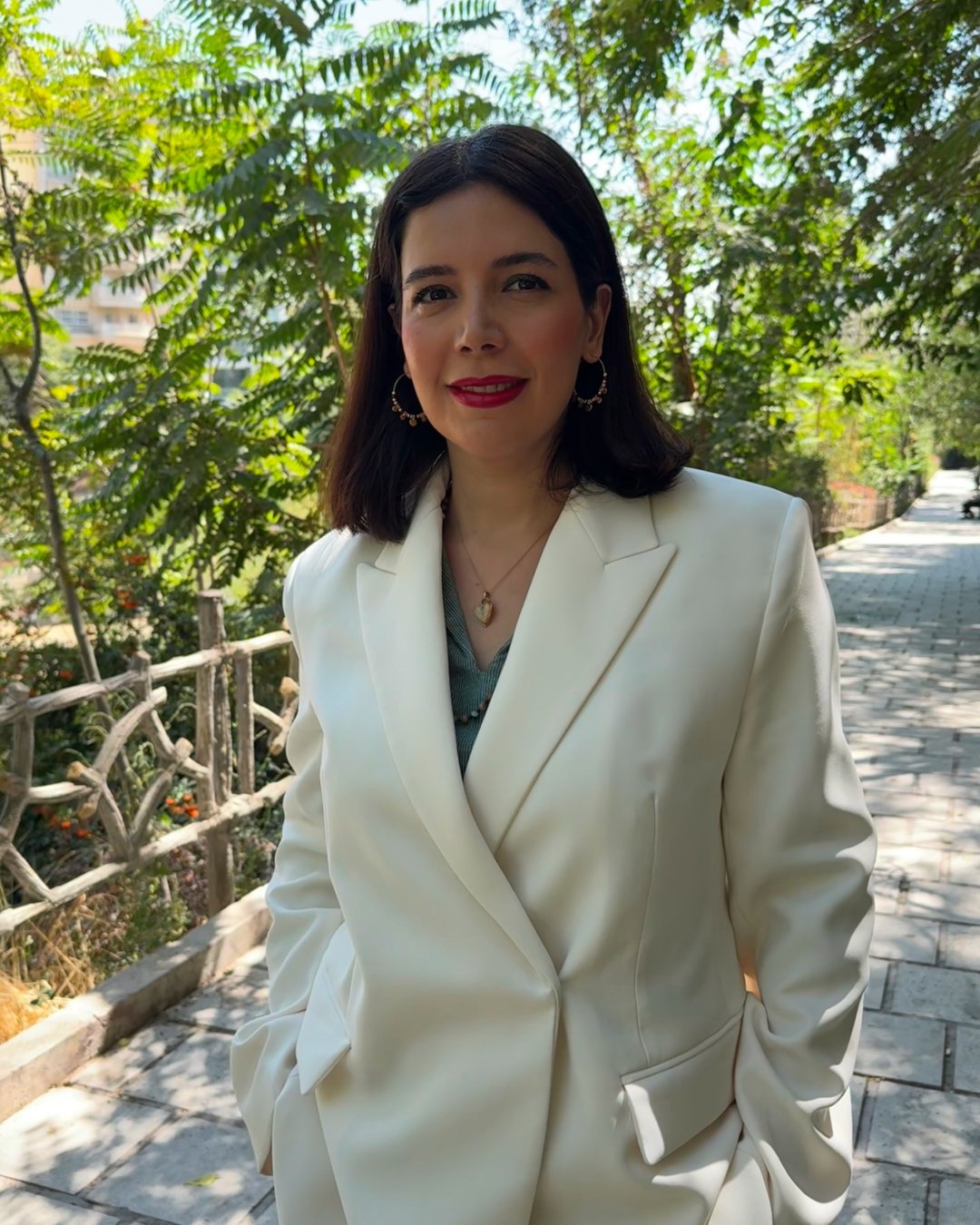 عسل حسنزاده